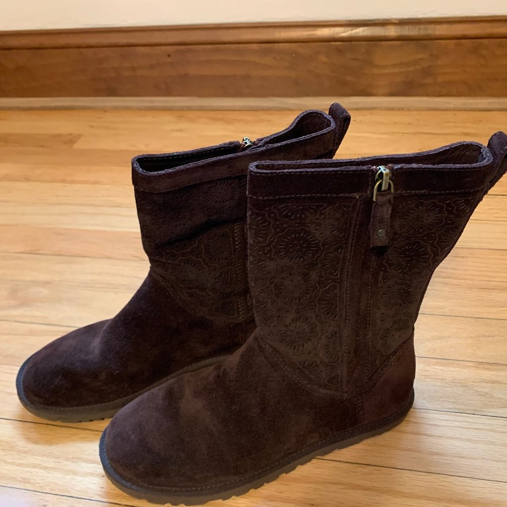 UGG brown suede flat unlined boots, size 7 EUC - Picture 4 of 7